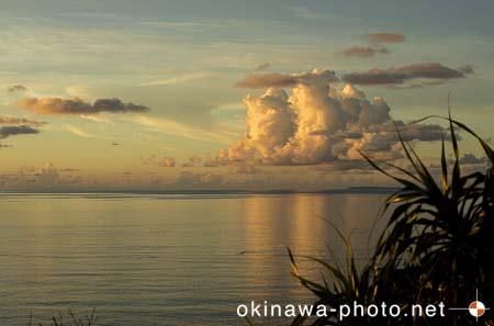 夏雲のある風景