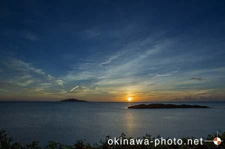 大神島から昇る朝日