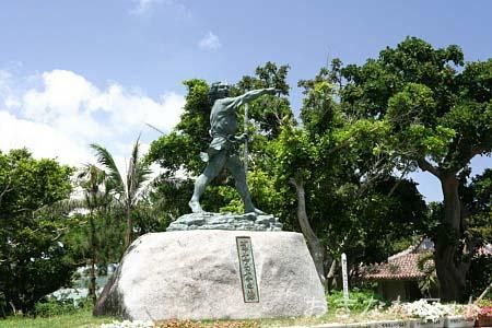 オヤケアカハチの碑