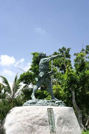 オヤケアカハチの碑