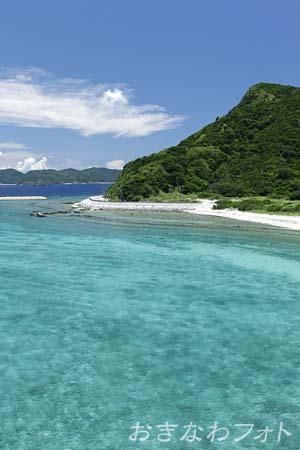 慶留間島の海