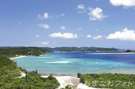 阿真ビーチ前の海