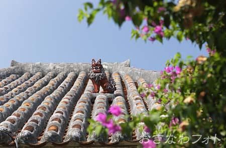 シーサーと赤瓦の家