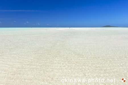 池間大橋横の海