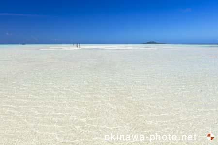 池間大橋横の海