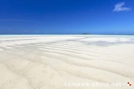 池間大橋横の海