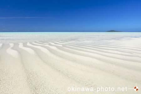 池間大橋横の海