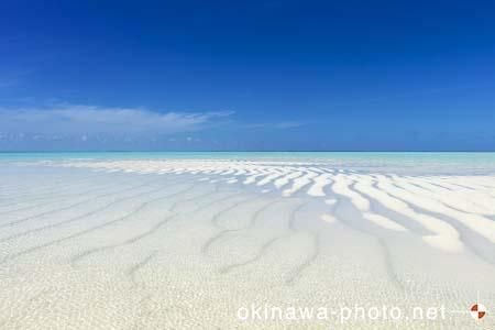 池間大橋横の海