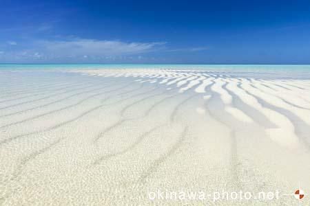 池間大橋横の海