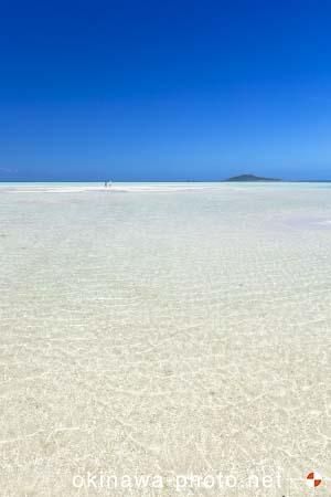 池間大橋横の海