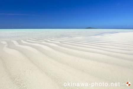 池間大橋横の海