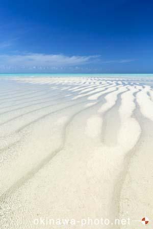 池間大橋横の海