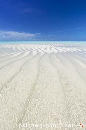 池間大橋横の海