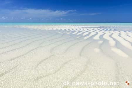 池間大橋横の海