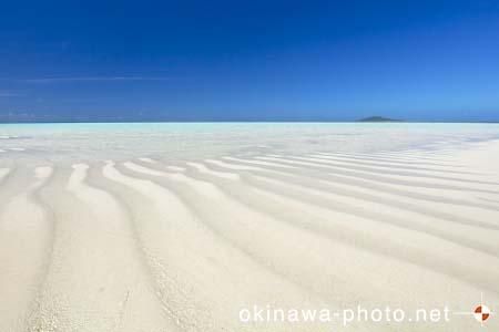 池間大橋横の海