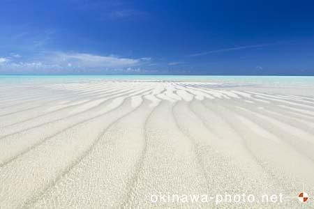 池間大橋横の海