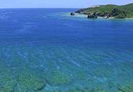 座間味島の海