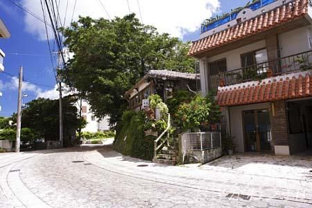 壷屋やちむん通り