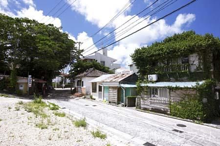 壷屋やちむん通り