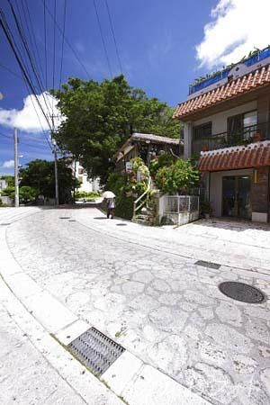 壷屋やちむん通り