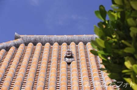 シーサーと赤瓦の家