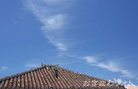 シーサーと赤瓦の家