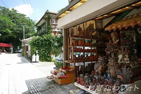 壷屋やちむん通り