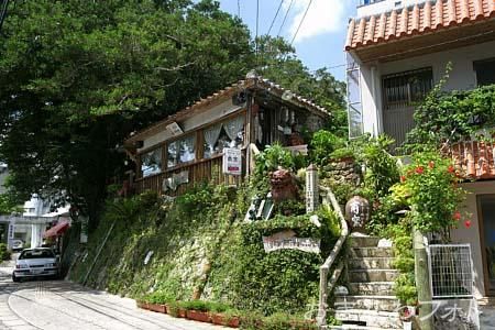 壷屋やちむん通り