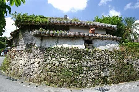 壷屋やちむん通り