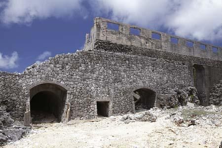 燐鉱石貯蔵庫跡