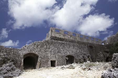 燐鉱石貯蔵庫跡