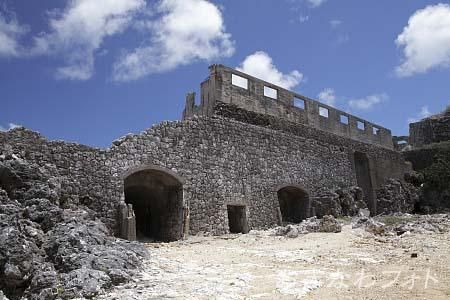 燐鉱石貯蔵庫跡
