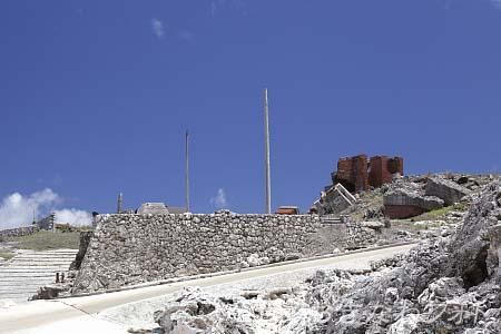 燐鉱石貯蔵庫跡