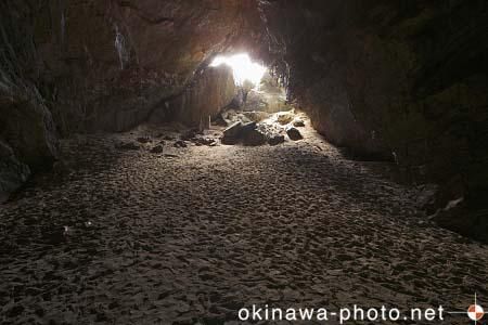 クヤマ洞窟