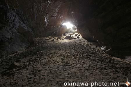 クヤマ洞窟
