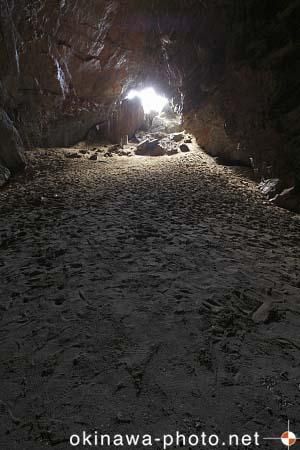 クヤマ洞窟