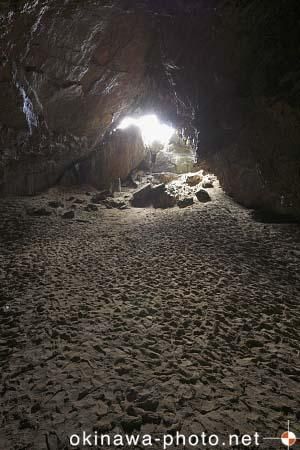クヤマ洞窟