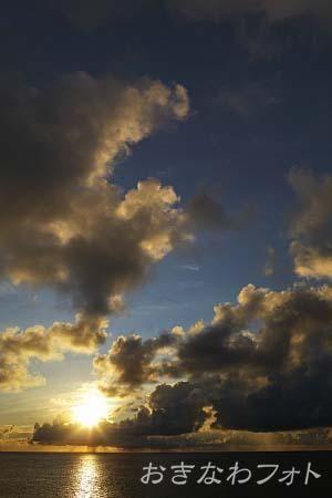 夕日のある風景