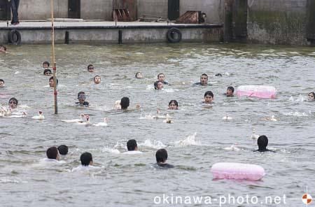 アヒル取り競争