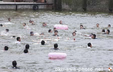 アヒル取り競争