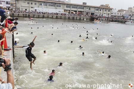 アヒル取り競争