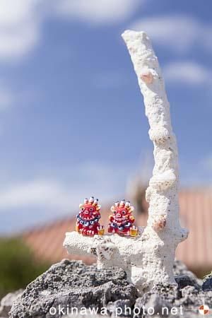 シーサーと赤瓦の家