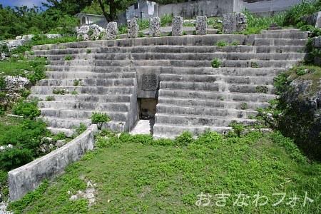 仲宗根豊見親の墓