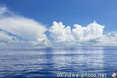 夏雲のある風景