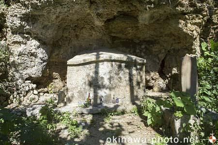 今泊の津屋口墓