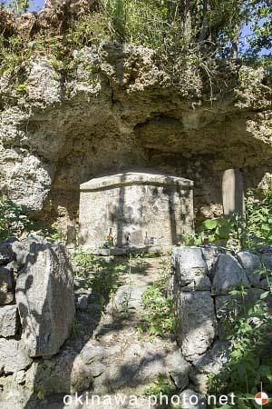 今泊の津屋口墓