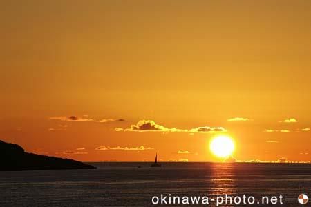 夕日が沈む風景