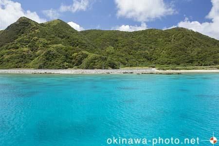 慶留間島の海