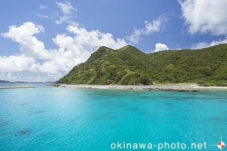 慶留間島の海