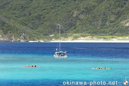 安慶名敷島前の海